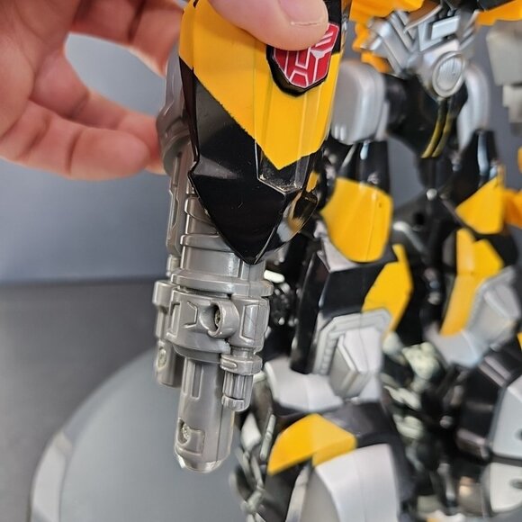 Talking Bumblebee Transformers Action Figure 2009 Hasbro Transformer 10 Inch - Picture 5 of 10